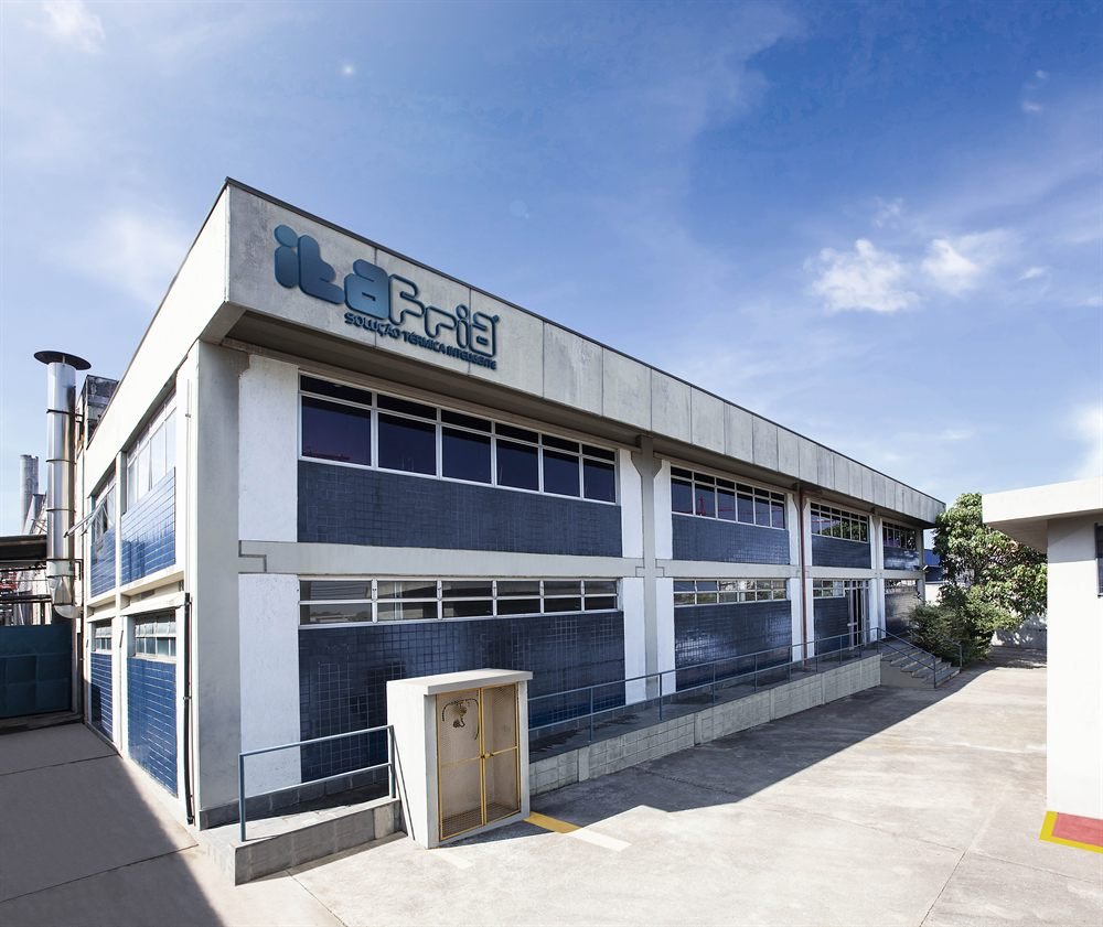 Fachada da fábrica da Ita Fria